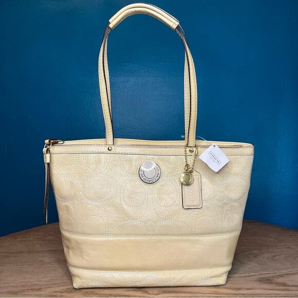NWT Coach Signature Patent Leather Stitched Stripe Small Tote Butter Cream - Picture 1 of 10